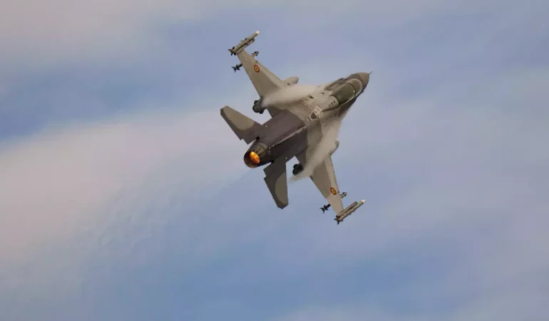 Rusya, Ukrayna’ya ait F-16 uçağını düşürdü, Zelensky hava kuvvetleri komutanını görevden aldı