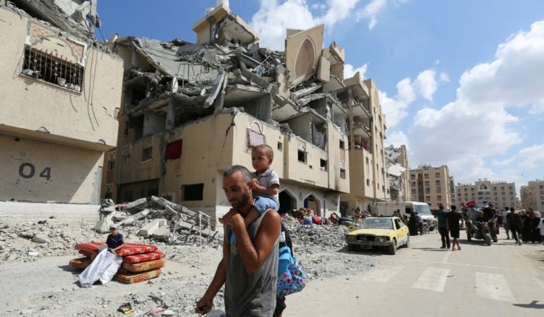 Gazzeliler “ölümdem ölüme” kaçıyor! İsrail’in Han Yunus’ta düzenlediği saldırıda 10 kişi öldü…