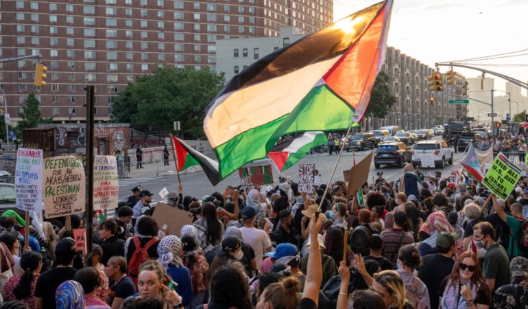 İsrail’in Gazze Şeridi’ndeki saldırıları aralıksız sürerken, ABD’de Demokratların Kongresinde Gazze protestoları yaşandı