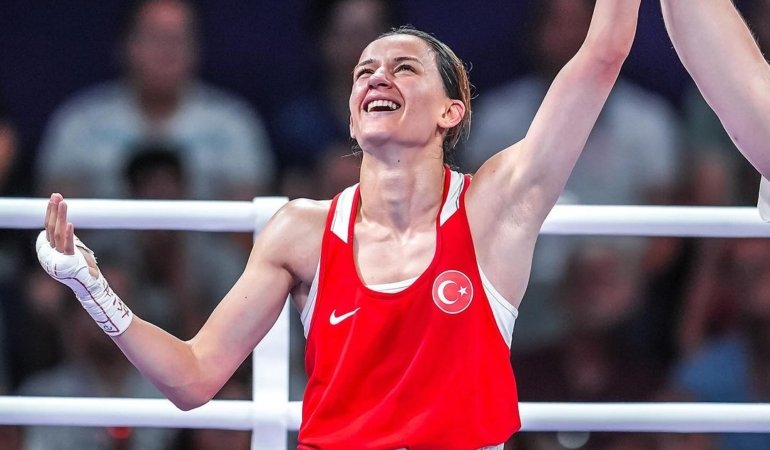 Milli boksörümüz Hatice AKBAŞ, madalyayı garantilediğini açıkladı