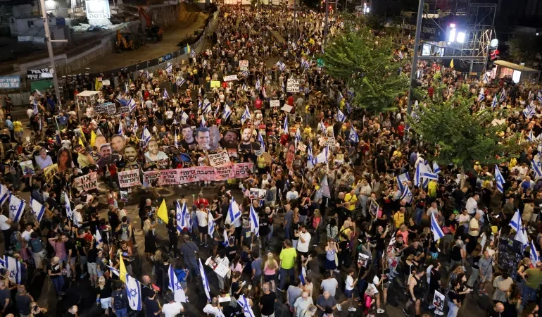 İsrailli protestocular esirler için anlaşma isterken, Netanyahu yönetimi Gazze’de sivilleri hedef alan saldırılarına devam ediyor