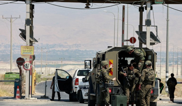İsrail ordusu, Batı Şeria-Ürdün sınır kapısında düzenlenen saldırıda 3 İsraillinin öldüğünü söyledi