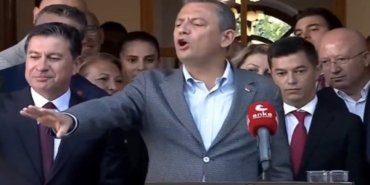 ozgur-ozel-mustafa-kemalin-askerleriyiz-diye-bagiran-vatandasa-kizdi