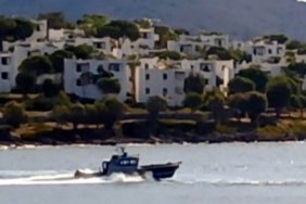 yunan-sahil-guvenlik-botu-bodrum-kiyilarina-kadar-sokuldu-1201686