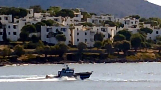 yunan-sahil-guvenlik-botu-bodrum-kiyilarina-kadar-sokuldu-1201686