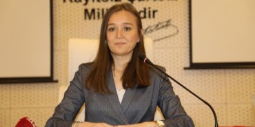 manisanin-ilk-kadin-belediye-baskani-gulsah-durbay-ilk-meclisini-yonetti-eko4