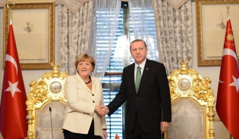Angela Merkel yazdığı kitapta Erdoğan’ı “otokrat” olarak tanımladı, 2016 Göç Anlaşması’nı savundu…
