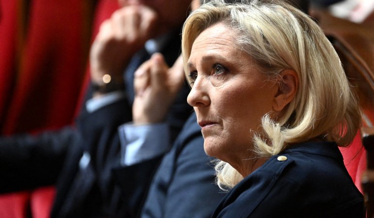 Savcılık aşırı sağcı Fransız lider Marine Le Pen için 5 yıl hapis cezası istedi