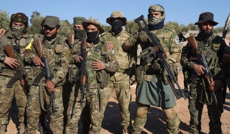 Suriye ve Rus jetleri, isyancıların kontrolündeki kuzeybatı Suriye’yi bombaladı. Türkiye, Suriyeli muhaliflerin Halep yakınlarındaki saldırısının ‘sınırlı bir operasyon’ olduğunu söylüyor