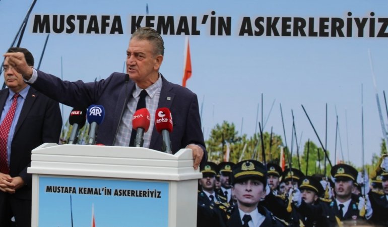 Hüsnü BOZKURT: Bu topraklarda eğer birileri ‘Mustafa Kemal’in askerleriyiz’ lafından rahatsız oluyorsa, oturup kendini sorgulamalı! Emekli askerler ve vatandaşlar, teğmenlerin disipline sevkine…