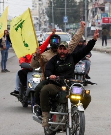 lebanon-hezbollah-supporters-celebrate-tyre-ceasefire-27-nov-2024-reuters