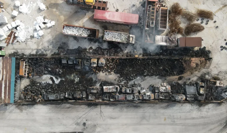 İsrail Suriye’yi bombalıyor, Suriyeliler kutlama yapıyor