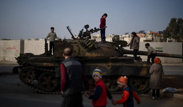 Suriye’nin Humus kentinde, yönetime el koyan HTŞ ve karşıt gruplar arasındaki çatışmaların ardından…