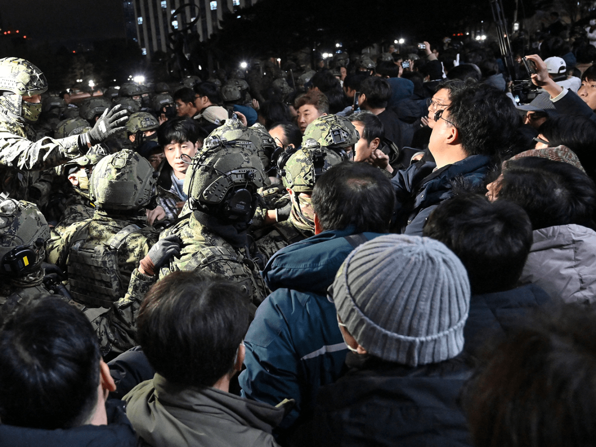 Artan siyasi baskılar altında, Güney Kore Devlet Başkanı Yoon Suk