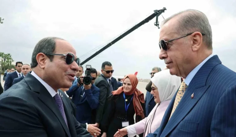 cumhurbaskani-erdogani-12-yil-sonra-misirda-sisi-karsiladi
