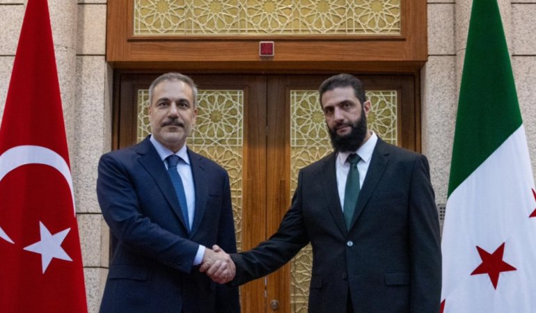 Hakan Fidan, kravatlı HTŞ lideri Golani ile görüştü