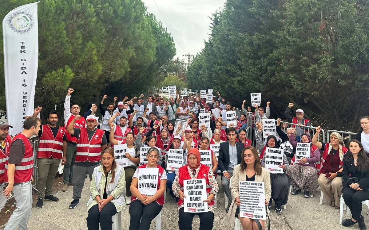 Ankara’ya yürümek isteyen Polonez işçileri polis engeline rağmen Gebze’ye ulaştı.
