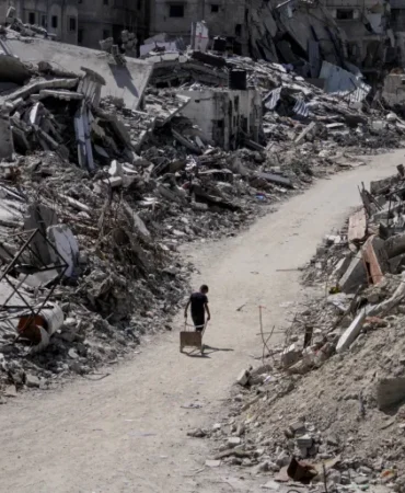 2024-12-12T100010Z_1493644835_RC2R98AUZSAJ_RTRMADP_3_YEAR-END-2024-PHOTOS-MIDDLE-EAST-1735654113