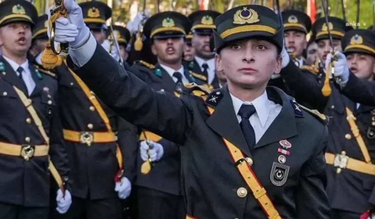 “Mustafa Kemal’in askerleriyiz” diyen TEĞMENLER ihraç edildi! Teğmenler, “Vatan sağ olsun” dedi…