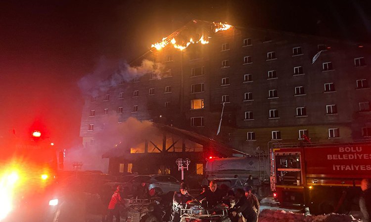 78 kişinin öldüğü Bolu-Kartalkaya’daki otel yangınında 14 zanlıdan 8’i hakkında tutuklama talebi