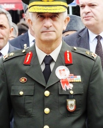 Teğmenlerin TSK’dan ihracına karşı çıkan Korgeneral Tevfik ALGAN emekliliğini istedi