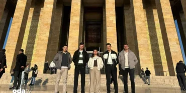 mustafa-kemalin-askerleriyiz-dedikleri-icin-atilan-tegmenler-anitkabirde-0luw