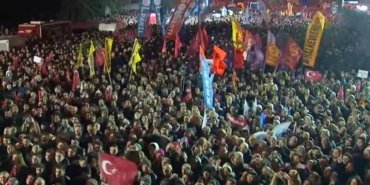 canli-yayin-ozgur-ozel-sarachanede-vatandaslara-hitap-ediyor-xydp_cover