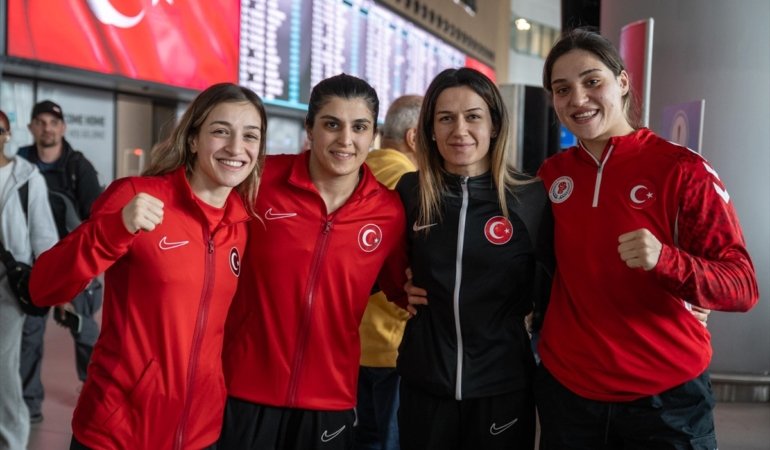 Dünya 3.sü olan Türk Kadın Boks Milli Takımı yurda döndü