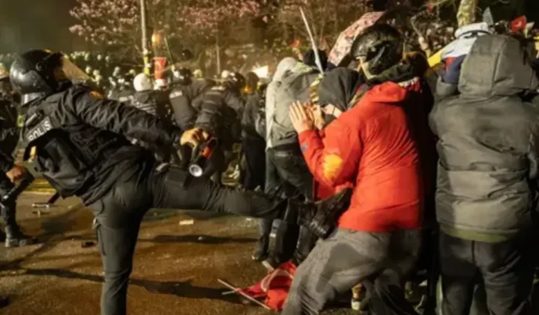 Saraçhane’de göstericilere polis müdahalesi! Çok sayıda kişi gözaltına alındı…