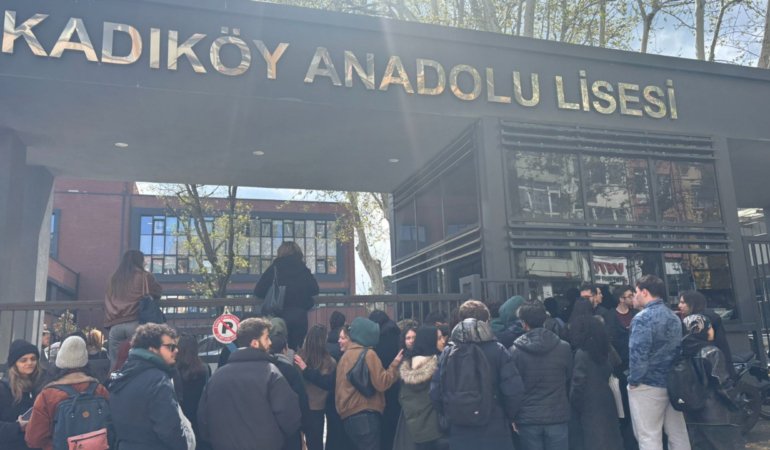 20.000’de fazla öğretmen sürgün edildi, liseliler protesto etti! MEB 20.000 Sözleşmeli Öğretmen alacak…