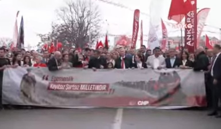 CHP’nin çağrısıyla Ankara’da yurttaşlar Anıtkabir’e yürüyor!