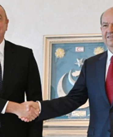 aliyev_kktc_cumhurbaskani_tatar_la_bir_araya_geldi_h81579_2a9a4