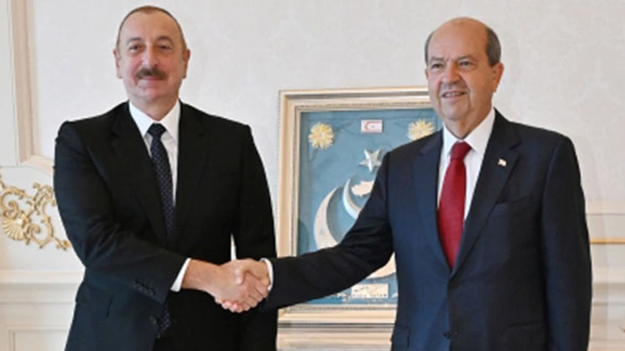 aliyev_kktc_cumhurbaskani_tatar_la_bir_araya_geldi_h81579_2a9a4