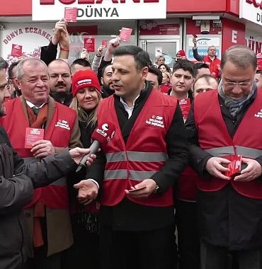 ozgur-celik-ten-filistin-e-destek-yuruyusune-izni-verilmemesine-tepki-bilal-erdogan-a-izin-var-ama-chp-ye-izin-yok-bunu-kabul-etmiyoruz