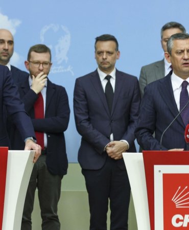 ozgur-ozel-turkiye-ab-iliskilerinde-ben-igneyle-kaziyorum-erdogan-kurekle-kapatiyor-nq8u