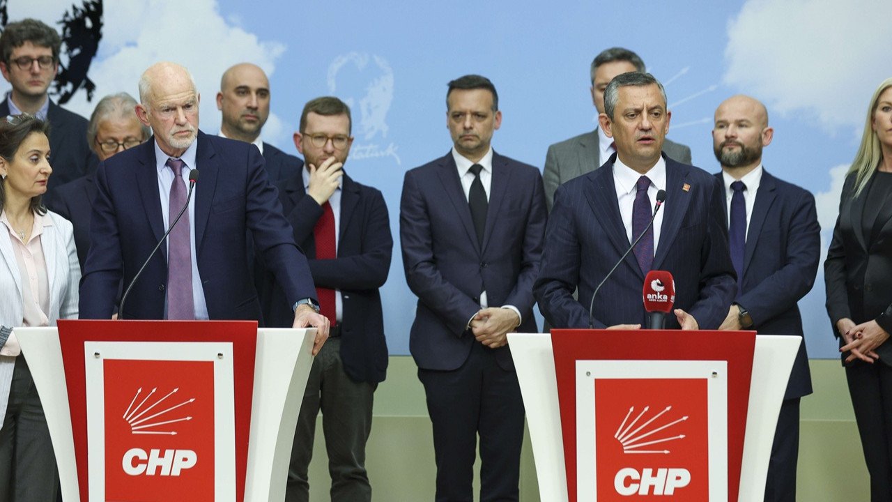 ozgur-ozel-turkiye-ab-iliskilerinde-ben-igneyle-kaziyorum-erdogan-kurekle-kapatiyor-nq8u