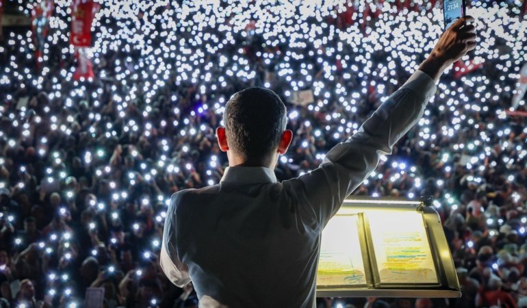 Özgür ÖZEL Beyazıt Meydanı’nda ‘Diplomanı al gel’ mitinginde konuştu: Diplomasız Erdoğan…