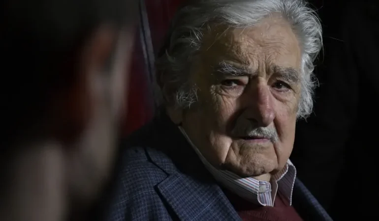 Mujica veda etti