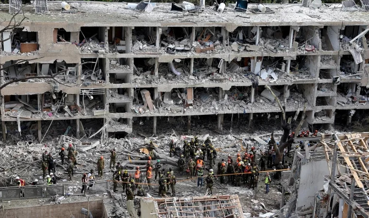 ABD, İran’ın nükleer tesislerini bombaladı, İran füzeleri İsrail’i vurdu