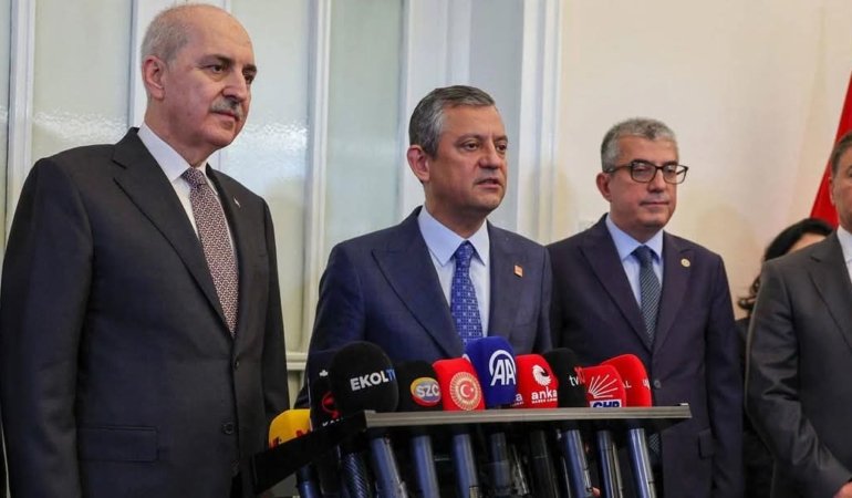 Yeni Anayasa için masada buluşma hazırlığı yapan iktidar ve muhalefete : YAHU SİZLER NEYİN PEŞİNDESİNİZ.?