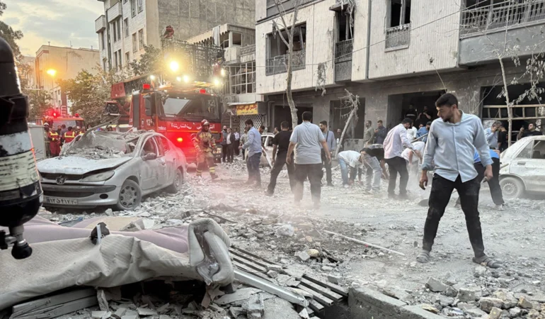 İran ve İsrail arasında karşılıklı saldırılar sabaha kadar sürdü