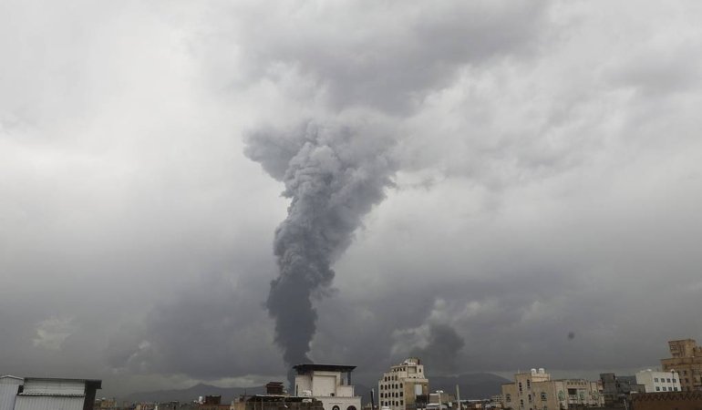 İsrail, Sana’daki enerji tesislerine saldırdı