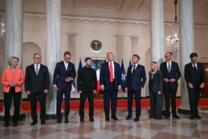 250818-white-house-group-photo-zelenskyy-trump-mn-1450-85e1b2
