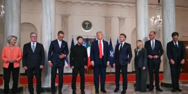 250818-white-house-group-photo-zelenskyy-trump-mn-1450-85e1b2