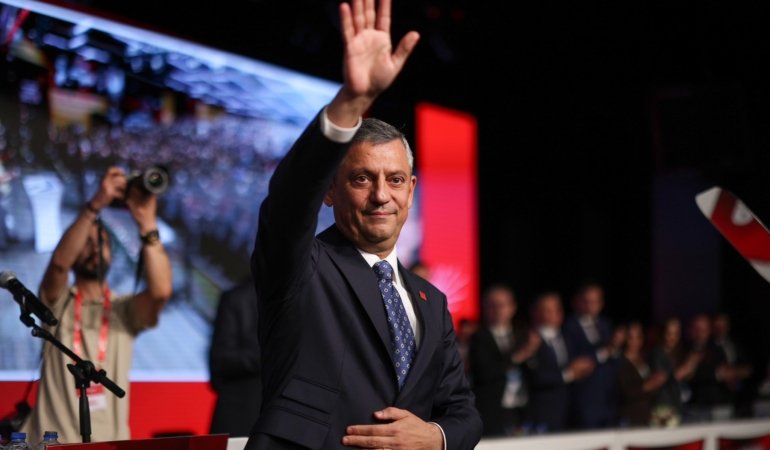 Özgür Özel, 3. kez genel başkan seçilerek güven tazeledi