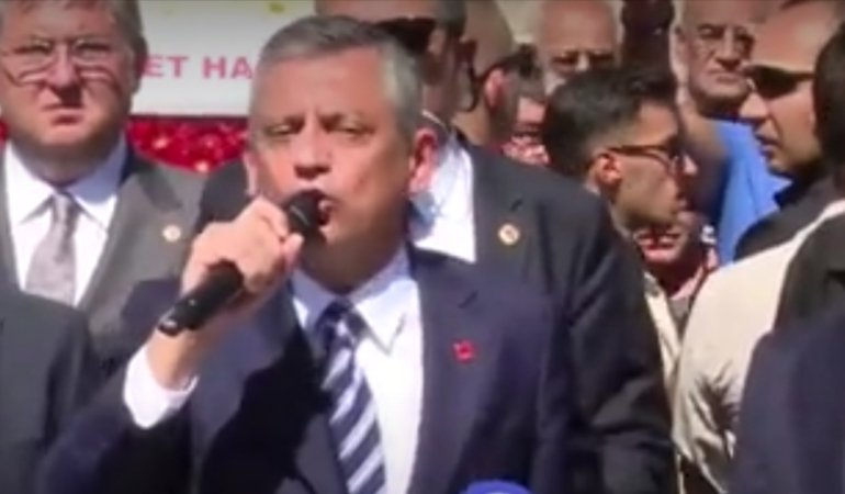 Özgür ÖZEL 9 Eylül’de Taksim’den seslendi: Saray’a alet olup partiye zarar vereni, kardeşim olsa affetmem!