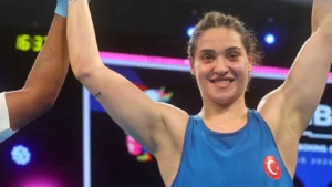 milli-boksor-busra-isildar-dunya-boks-sampiyonasinda-finale-cikti-zapg