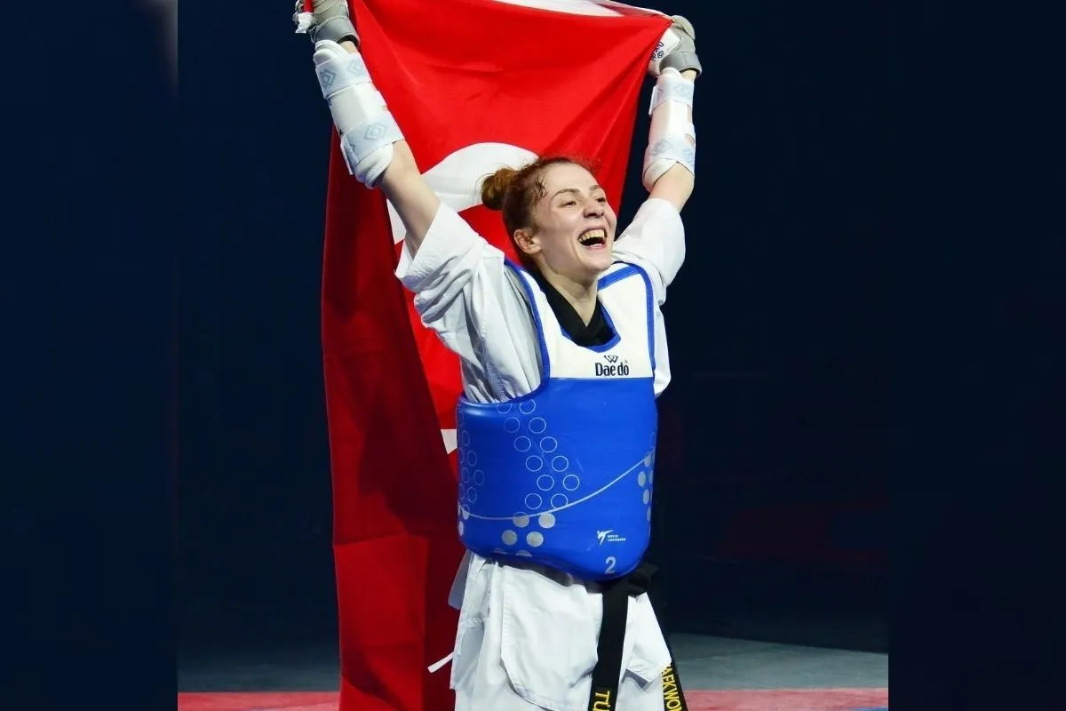 milli-tekvandocu-merve-dincel-kavurat-dunya-sampiyonu-oldu