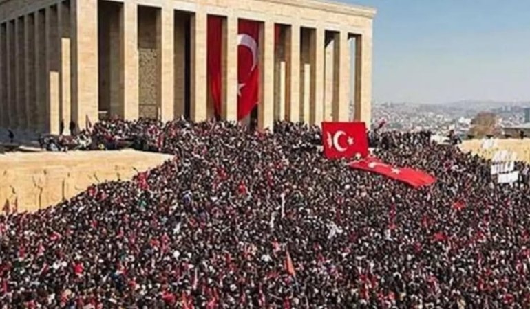GÖKTEN KAYIP TESADÜFEN ANADOLU TOPRAKLARINA DÜŞMÜŞ BİR YILDIZDIR MUSTAFA KEMAL ATATÜRK…
