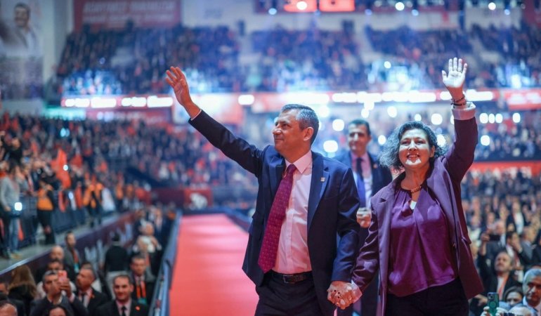 Özgür Özel, CHP’nin 39. Kurultayı’nda yeniden genel başkan seçildi! Yeni yönetimde kimler var?